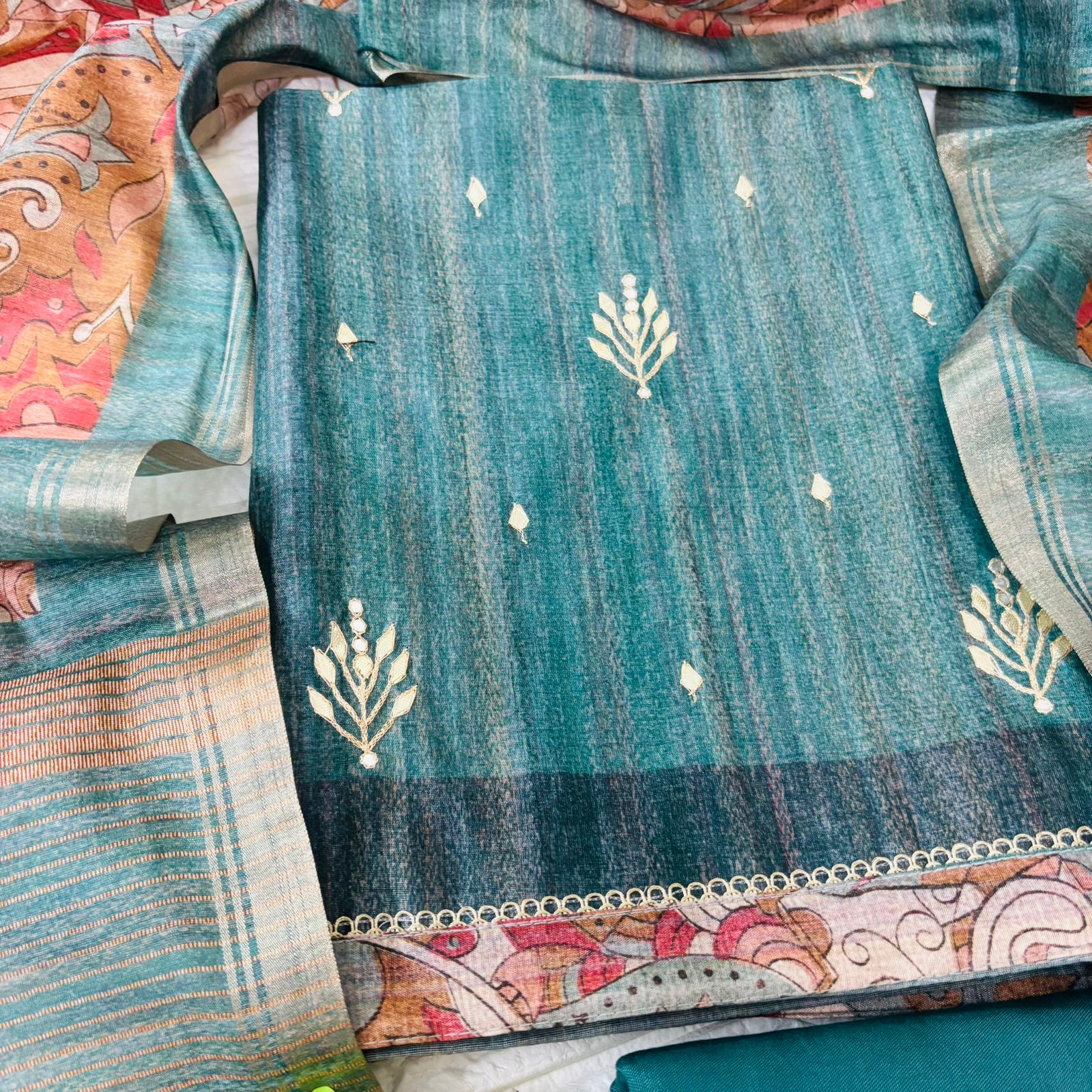 Elegant Maheshwari silk Suits with Artistic Dupattas - Image 7