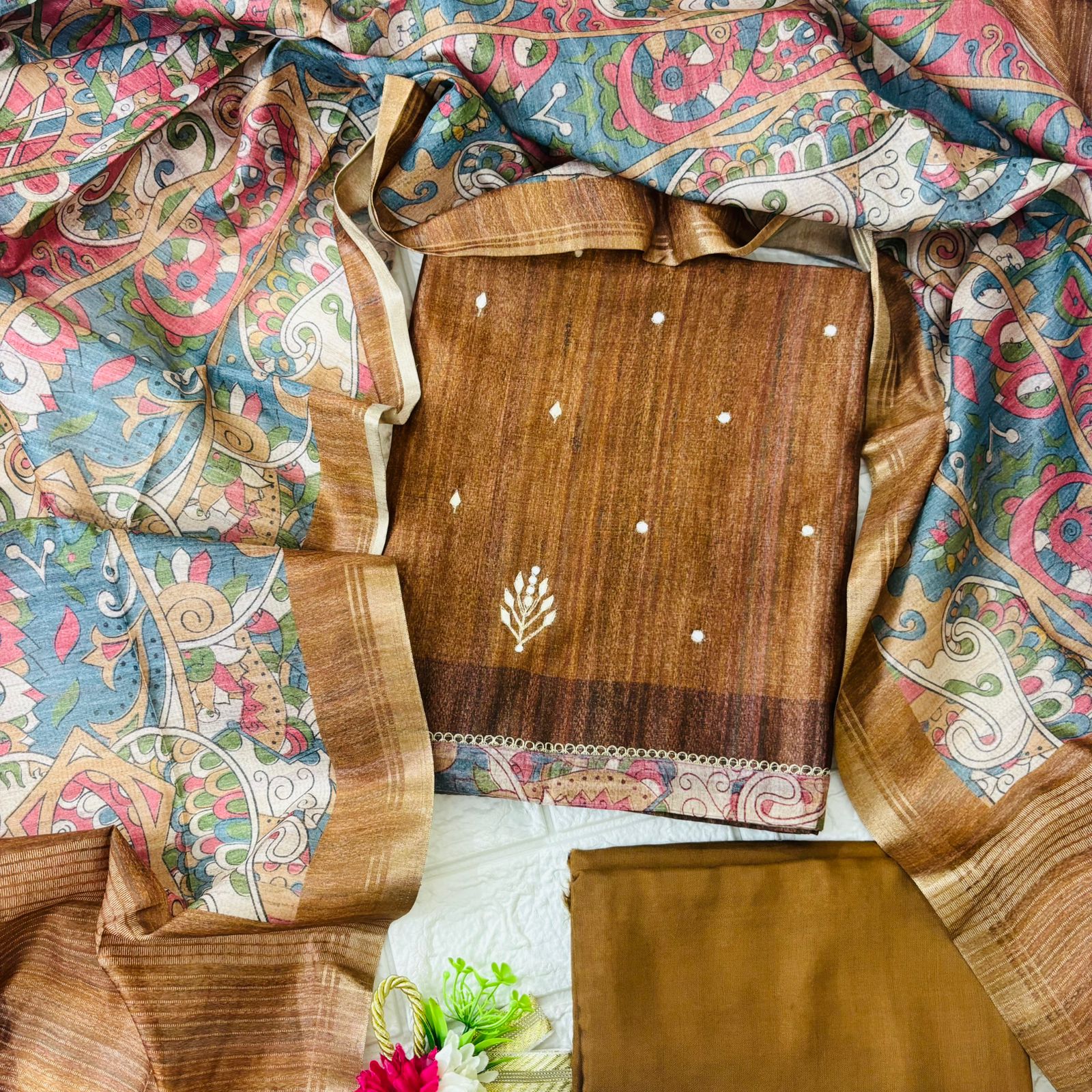 Elegant Maheshwari silk Suits with Artistic Dupattas - Image 6