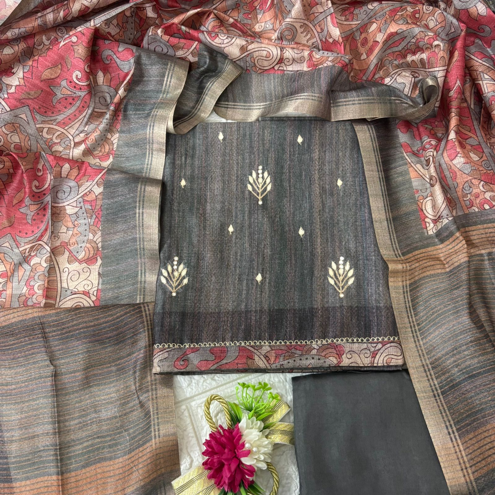 Elegant Maheshwari silk Suits with Artistic Dupattas - Image 4
