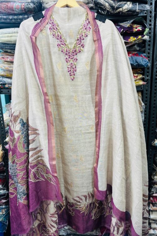 Pure Maheshwari silk with knot work detailing